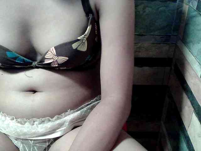 HornyNica webcam