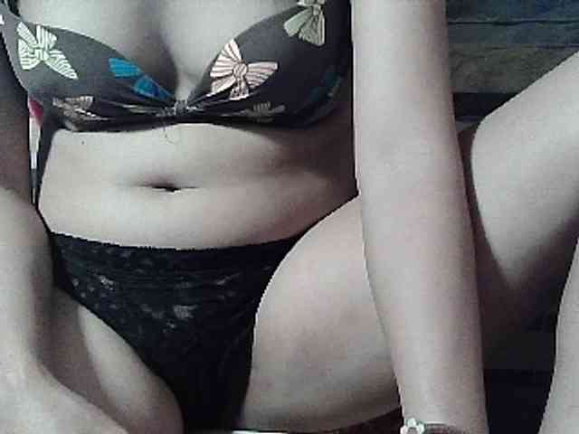 HornyNica webcam