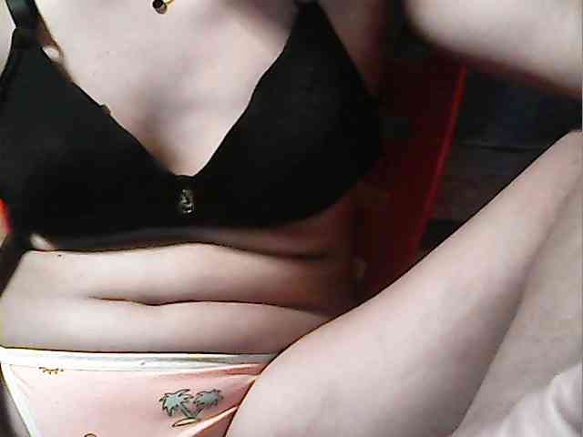 HornyNica webcam