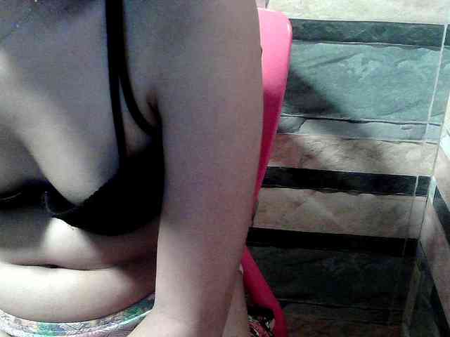 HornyNica webcam