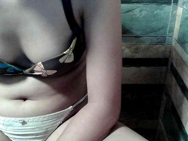 HornyNica webcam