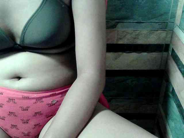 HornyNica webcam