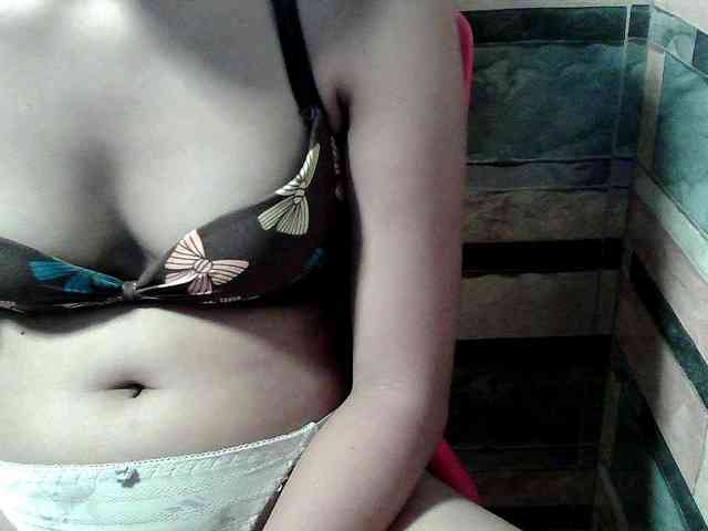 HornyNica webcam