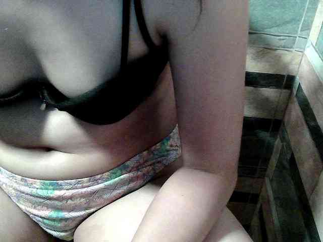 HornyNica webcam