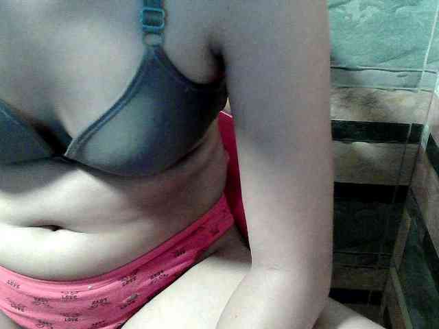 HornyNica webcam