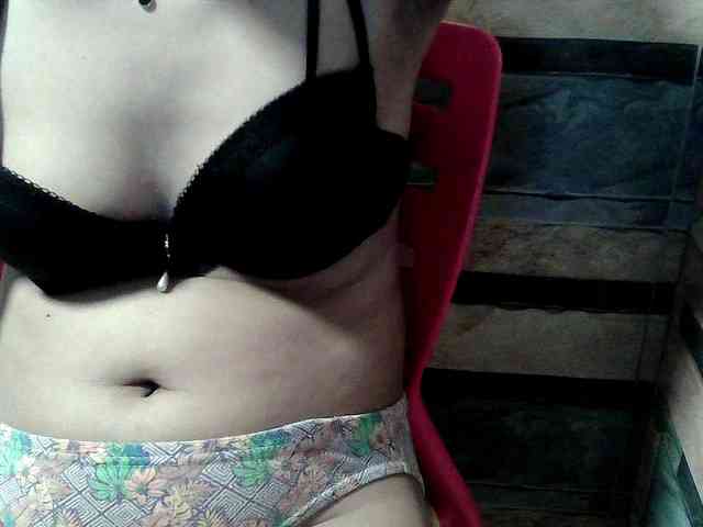 HornyNica webcam