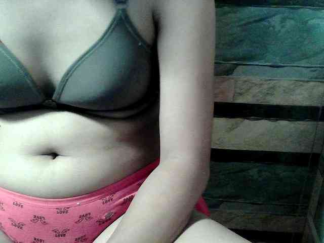 HornyNica webcam