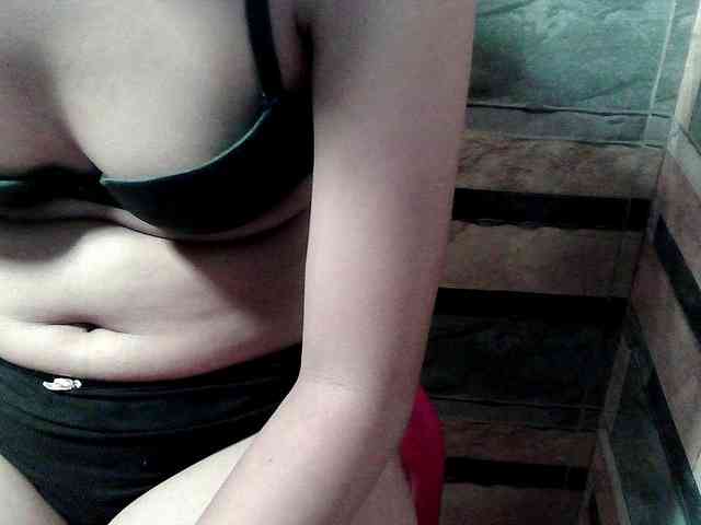 HornyNica webcam