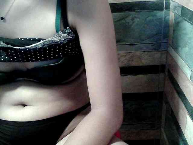 HornyNica webcam