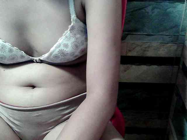 HornyNica webcam