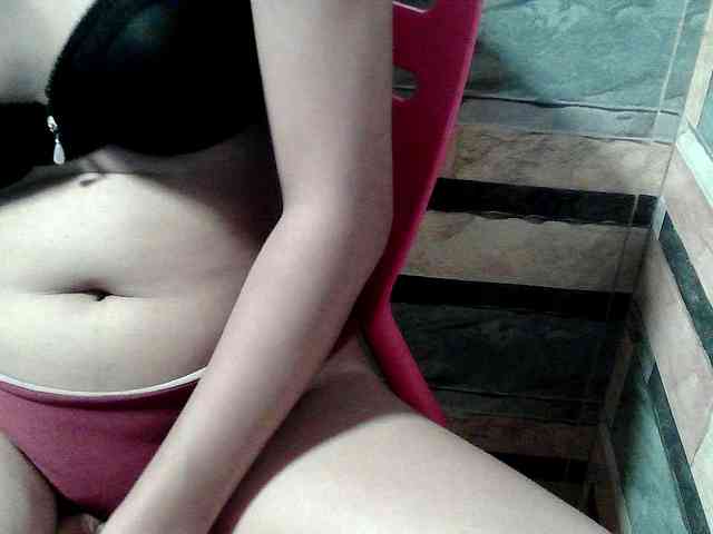HornyNica webcam