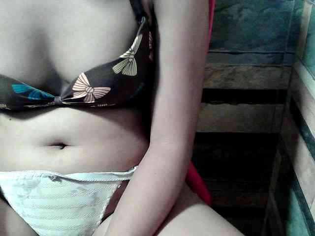 HornyNica webcam