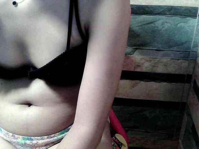 HornyNica webcam
