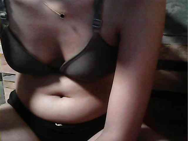 HornyNica webcam