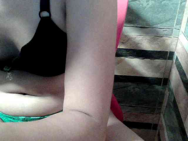 HornyNica webcam