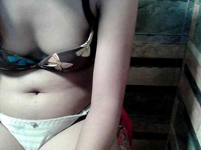 HornyNica webcam