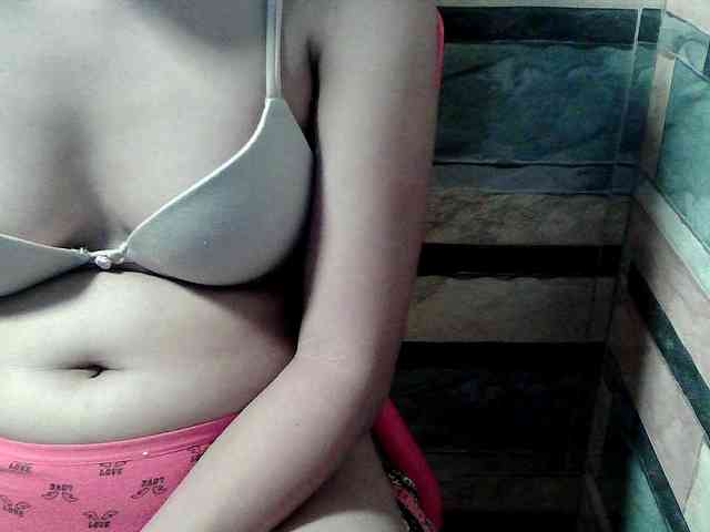 HornyNica webcam