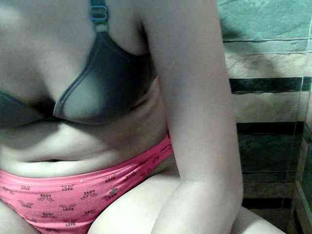HornyNica webcam