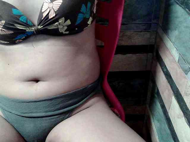 HornyNica webcam