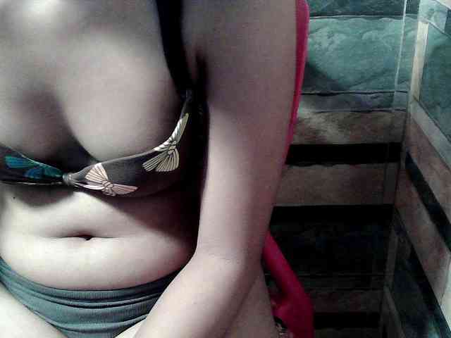 HornyNica webcam