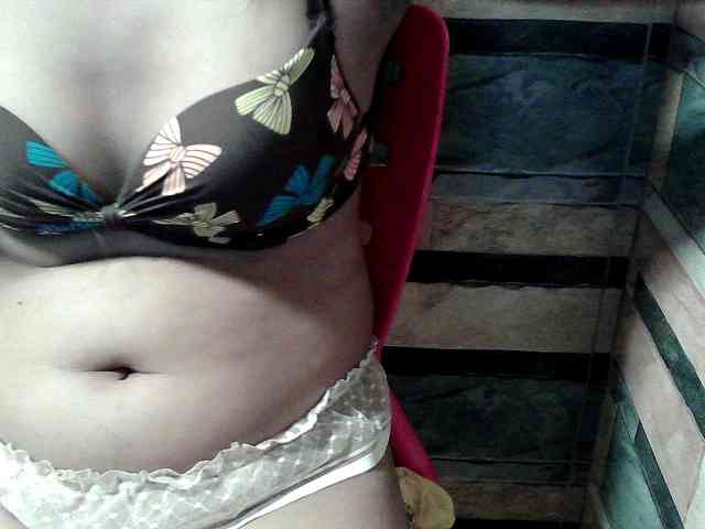 HornyNica webcam