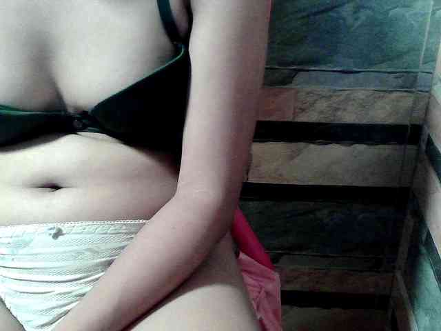 HornyNica webcam