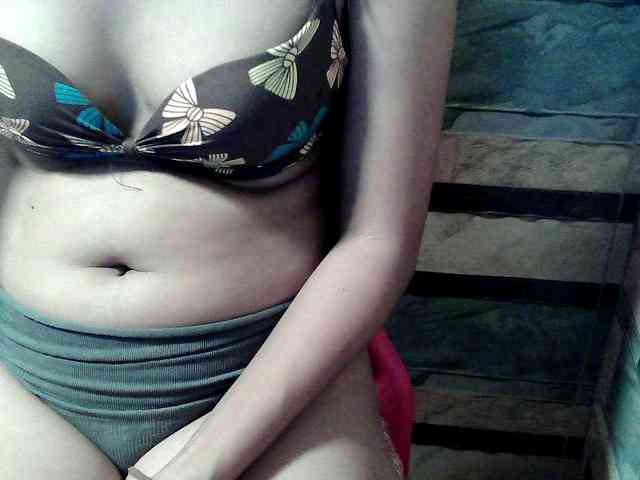 HornyNica webcam