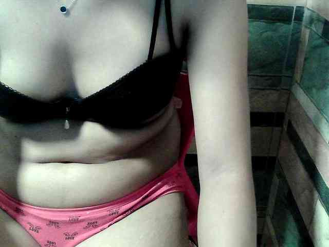 HornyNica webcam