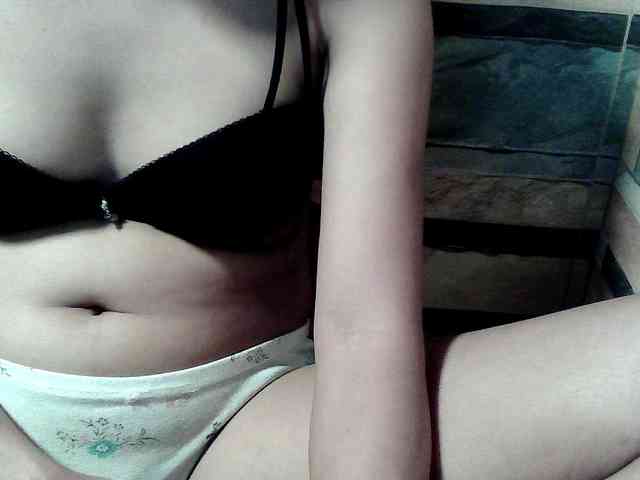 HornyNica webcam