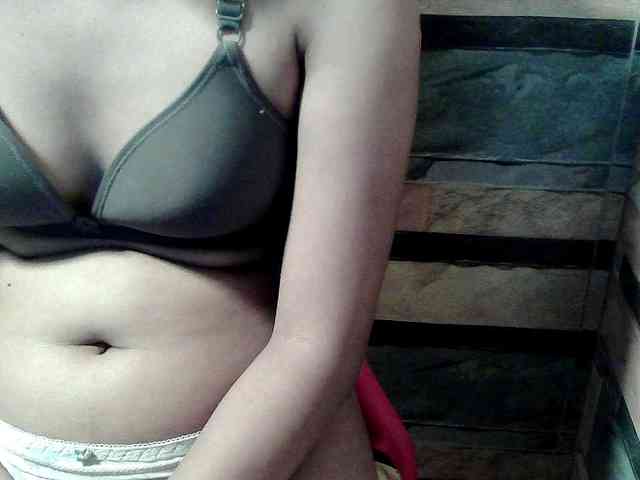 HornyNica webcam