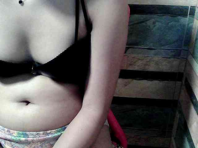 HornyNica webcam