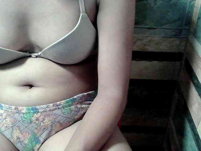 HornyNica webcam