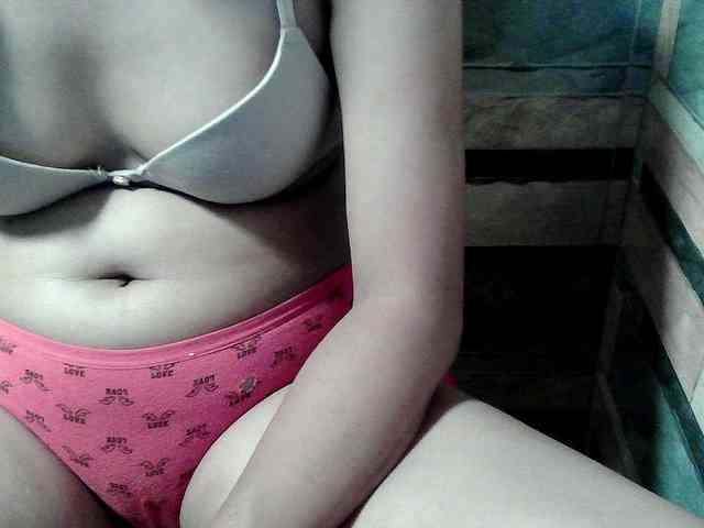 HornyNica webcam