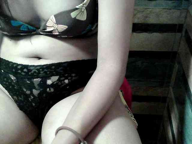 HornyNica webcam