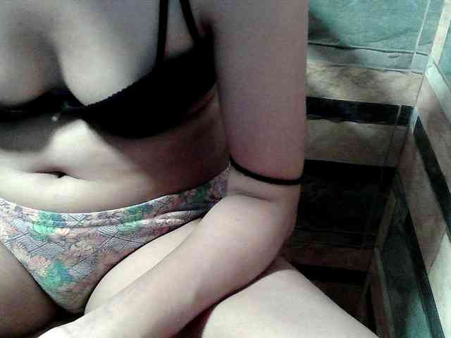 HornyNica webcam
