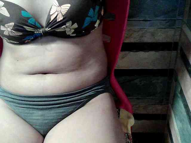 HornyNica webcam