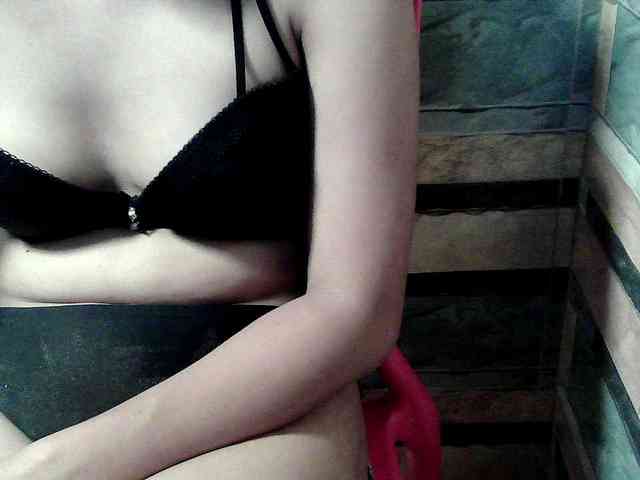HornyNica webcam