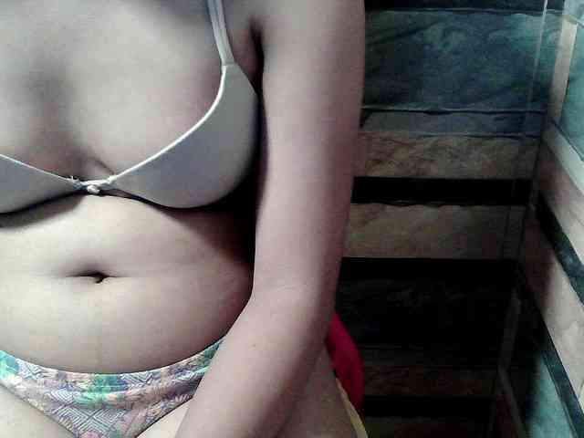 HornyNica webcam