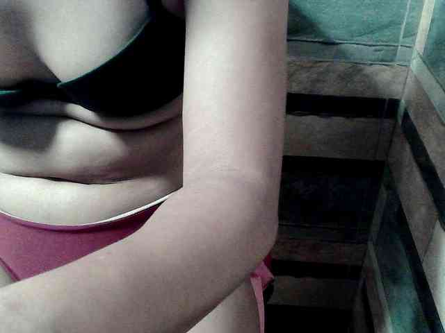 HornyNica webcam