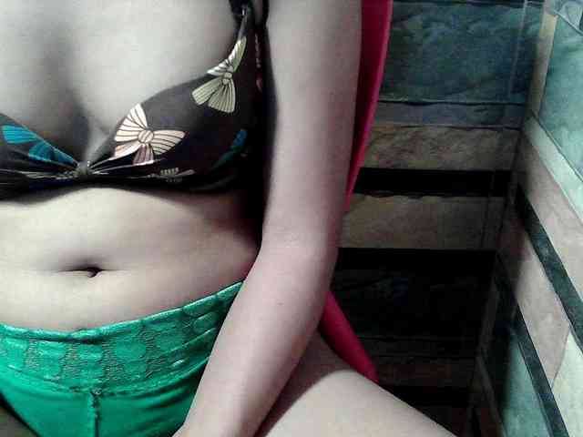 HornyNica webcam