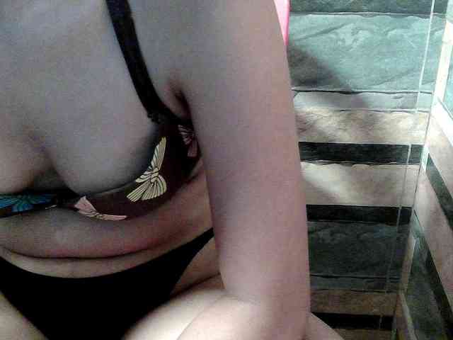 HornyNica webcam