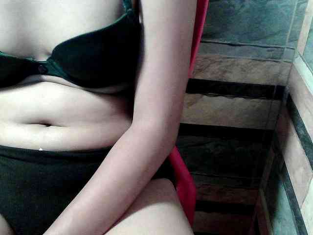 HornyNica webcam