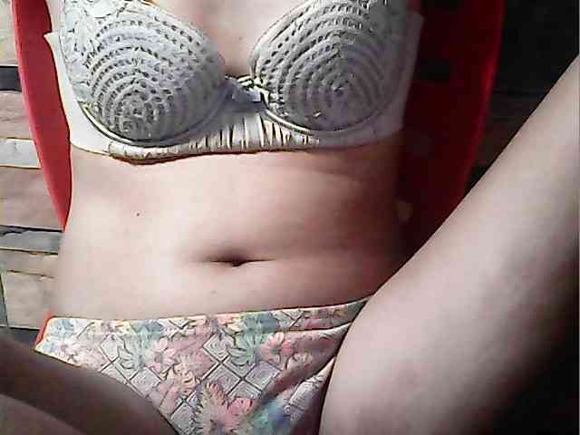 flowerhairypinay Live Webcam on BongaCams