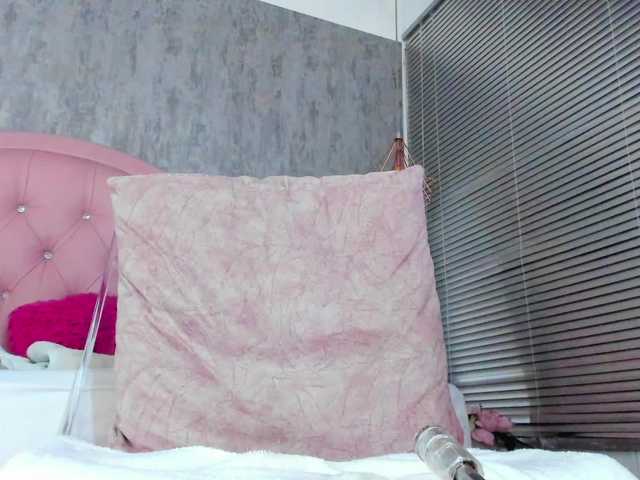 Nahomidi-bello's BongaCams show and profile