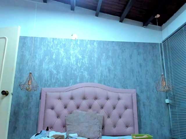 Nahomidi-bello's BongaCams show and profile