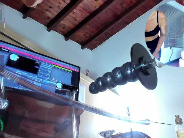 Nahomidi-bello's BongaCams show and profile