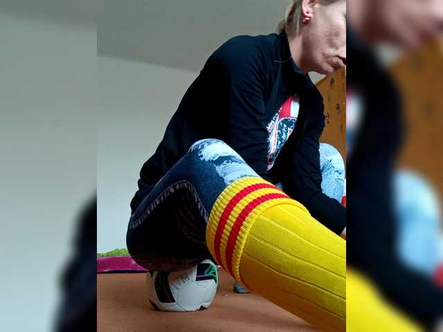 SexyMilfMom4VOYERS webcam
