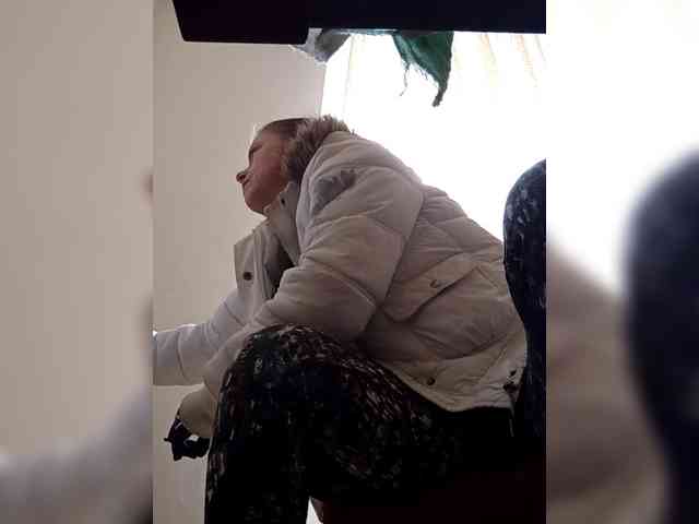 SexyMilfMom4VOYERS webcam