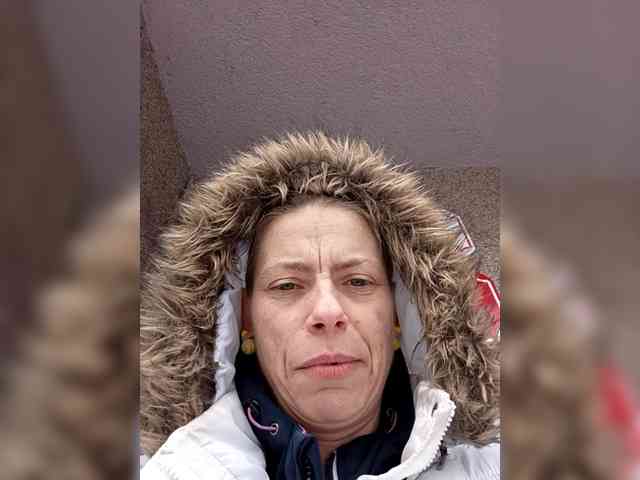 SexyMilfMom4VOYERS webcam