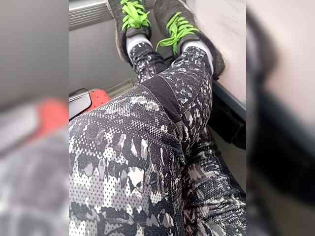 SexyMilfMom4VOYERS webcam